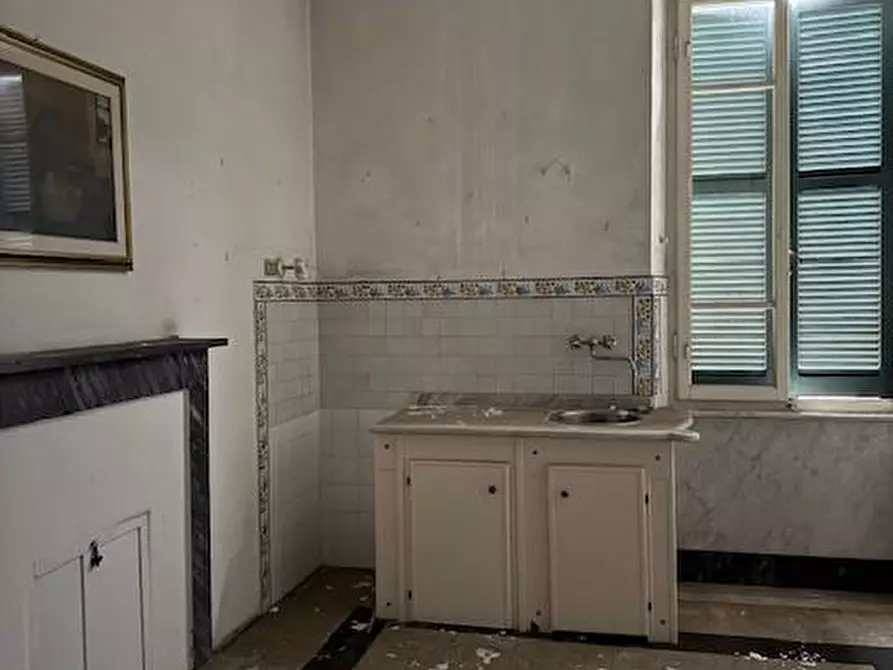 Immagine 14 di Villa in vendita  a Carrara