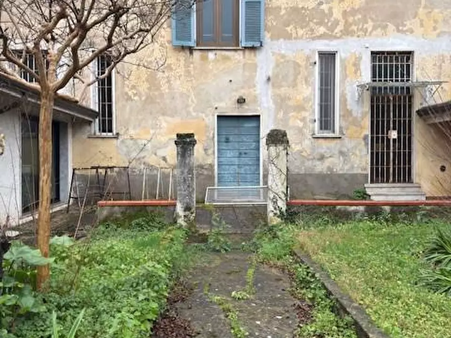 Immagine 2 di Villa in vendita  a Carrara