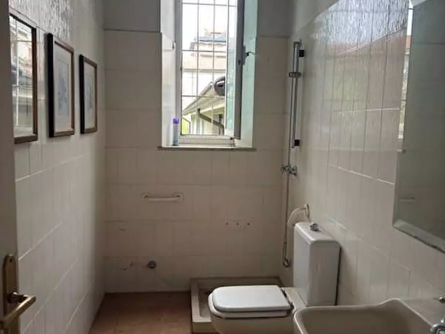 Immagine 7 di Villa in vendita  a Carrara