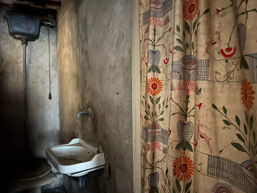 Immagine 13 di Magazzino in vendita  a Fucecchio