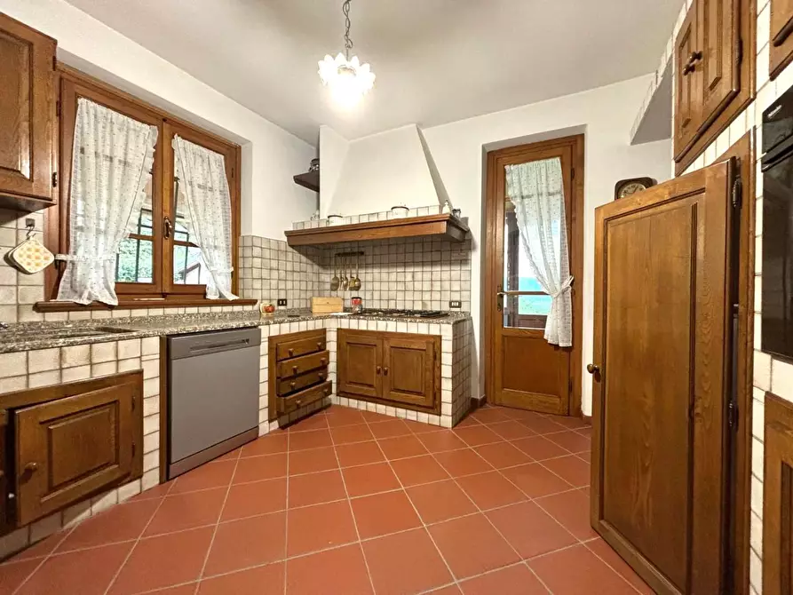 Immagine 6 di Villa in vendita  a Camaiore