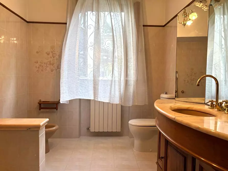 Immagine 16 di Villa in vendita  a Camaiore