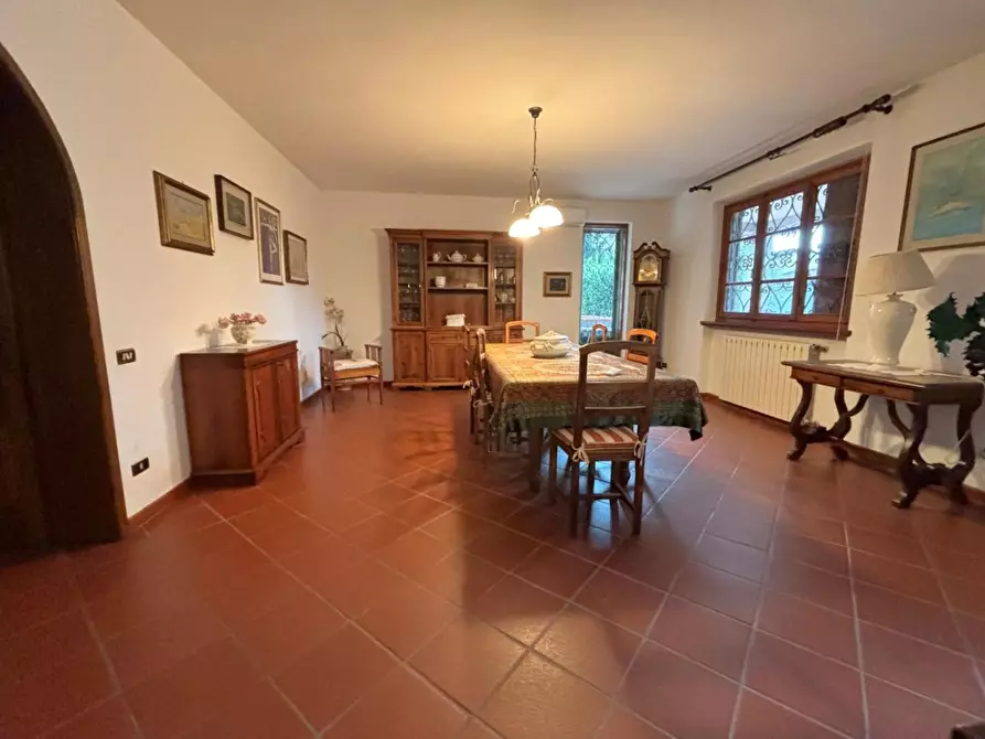 Immagine 5 di Villa in vendita  a Camaiore