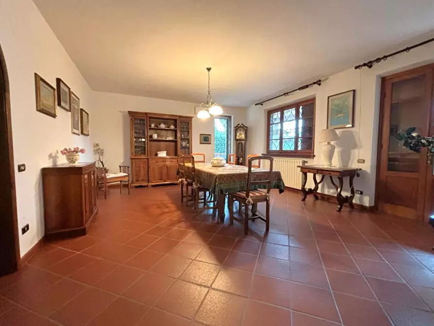 Immagine 4 di Villa in vendita  a Camaiore