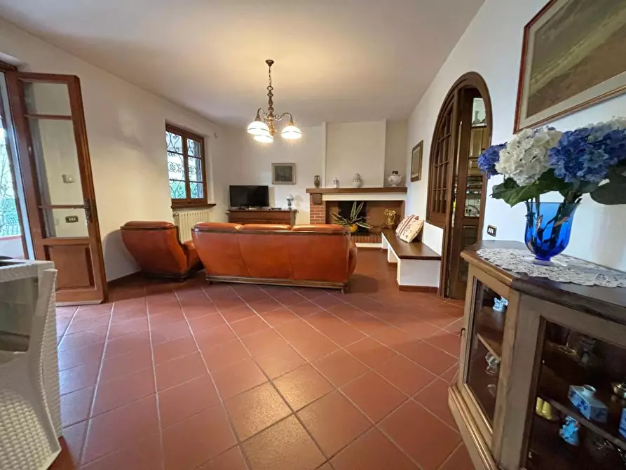 Immagine 3 di Villa in vendita  a Camaiore