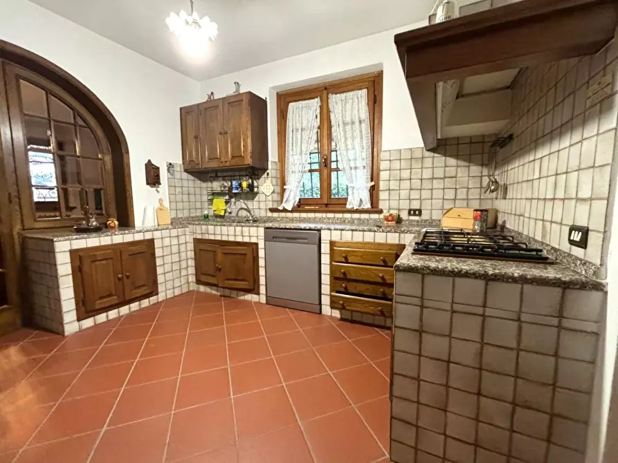 Immagine 7 di Villa in vendita  a Camaiore