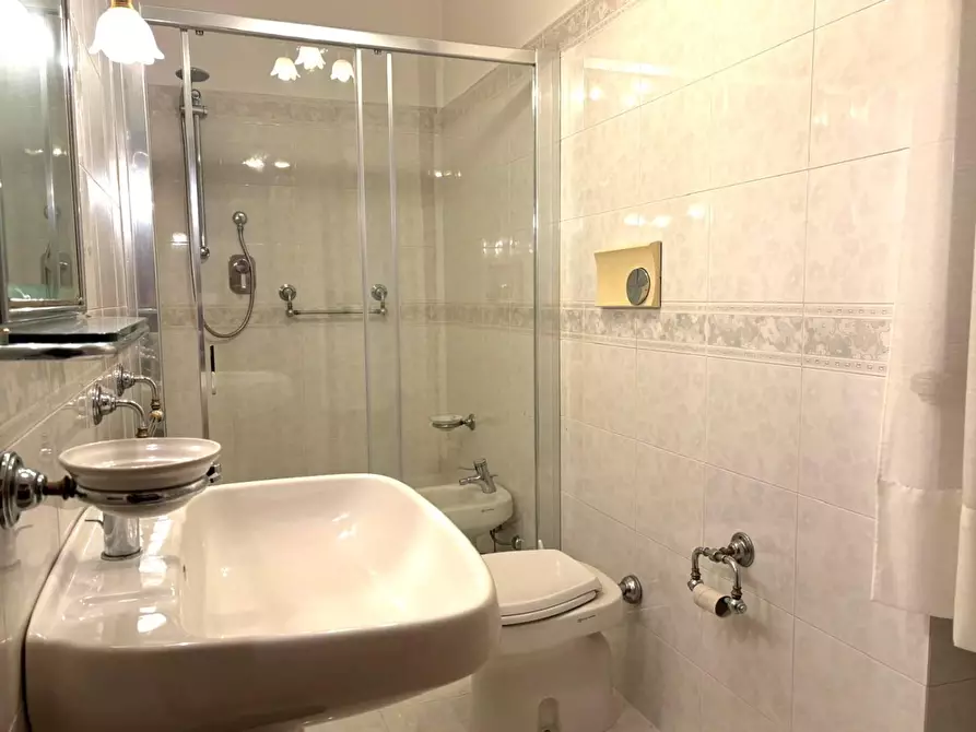 Immagine 13 di Villa in vendita  a Camaiore