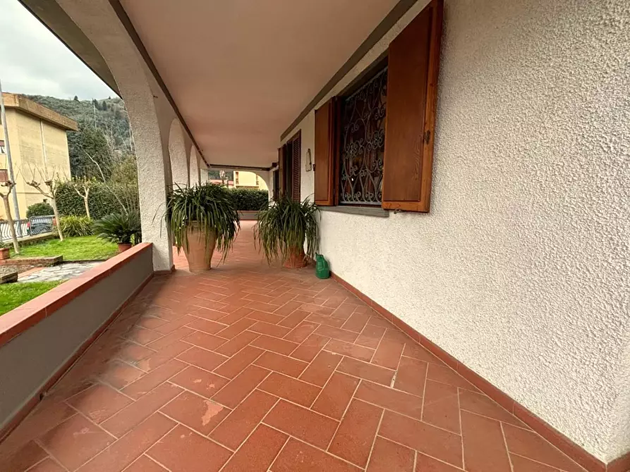 Immagine 9 di Villa in vendita  a Camaiore