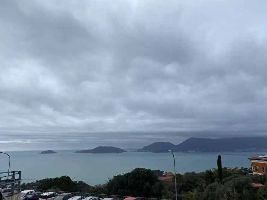 Immagine 11 di Appartamento in vendita  a Lerici