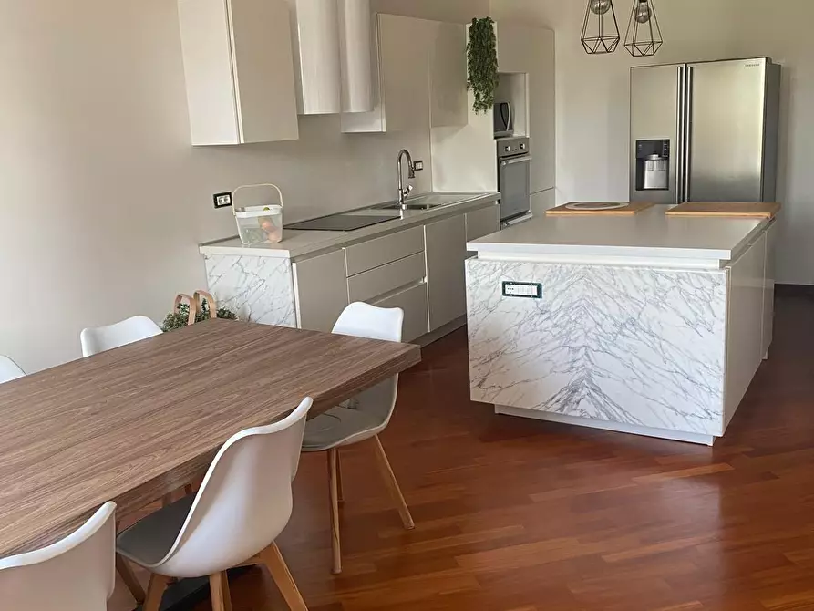 Immagine 2 di Appartamento in vendita  a Massa