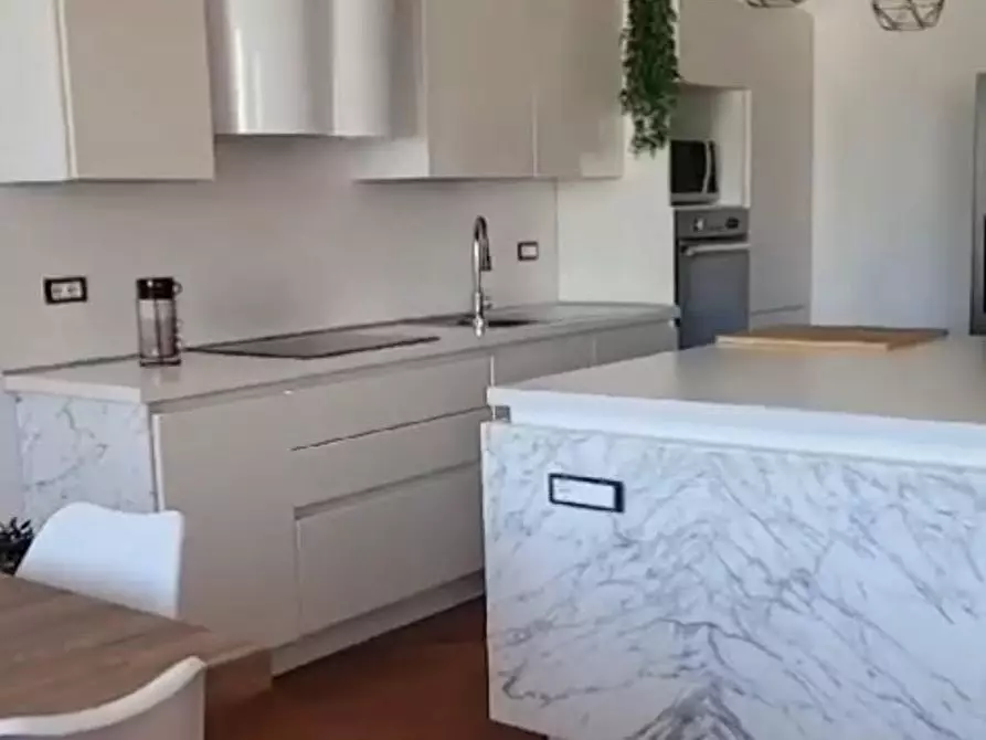 Immagine 4 di Appartamento in vendita  a Massa