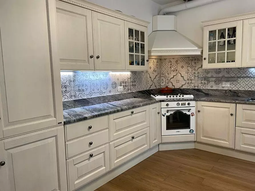 Immagine 3 di Appartamento in vendita  a Lucca