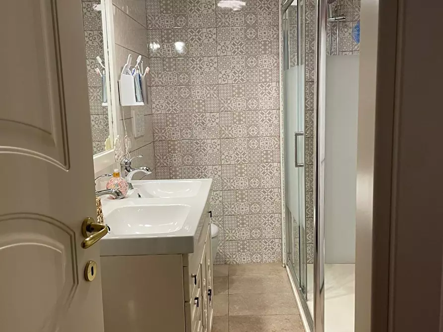 Immagine 18 di Appartamento in vendita  a Lucca