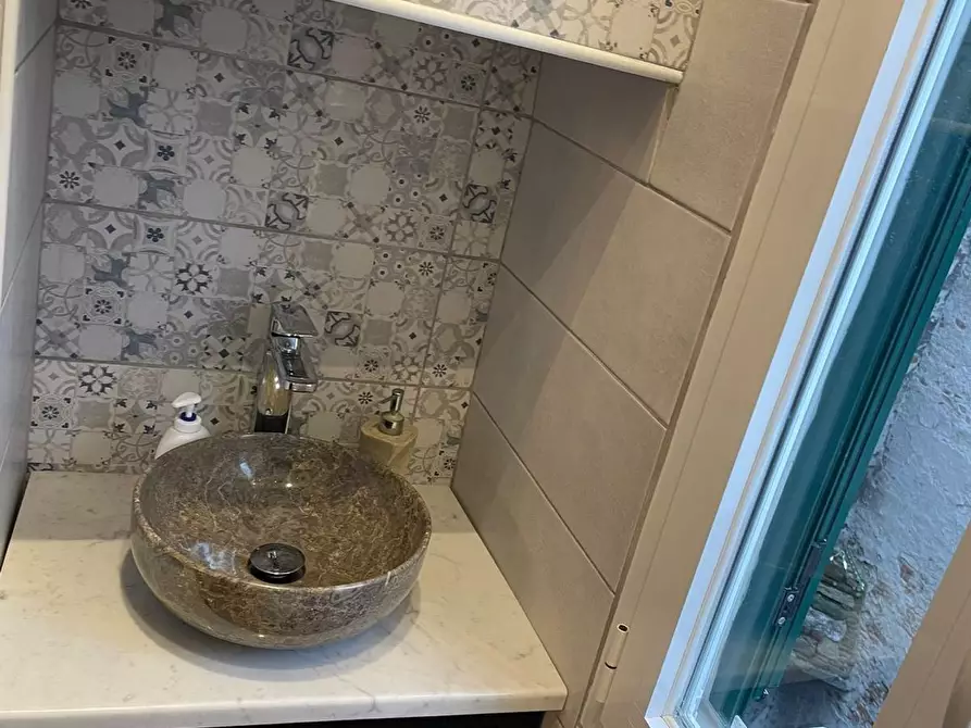 Immagine 16 di Appartamento in vendita  a Lucca