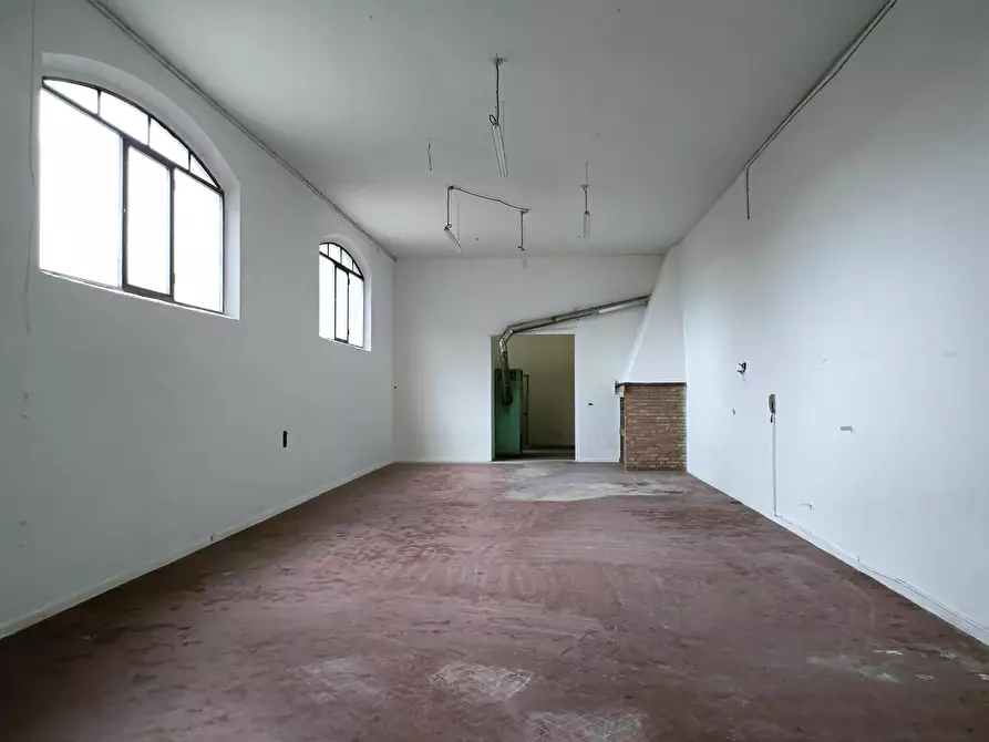 Immagine 5 di Attività artigianale in affitto  a Empoli