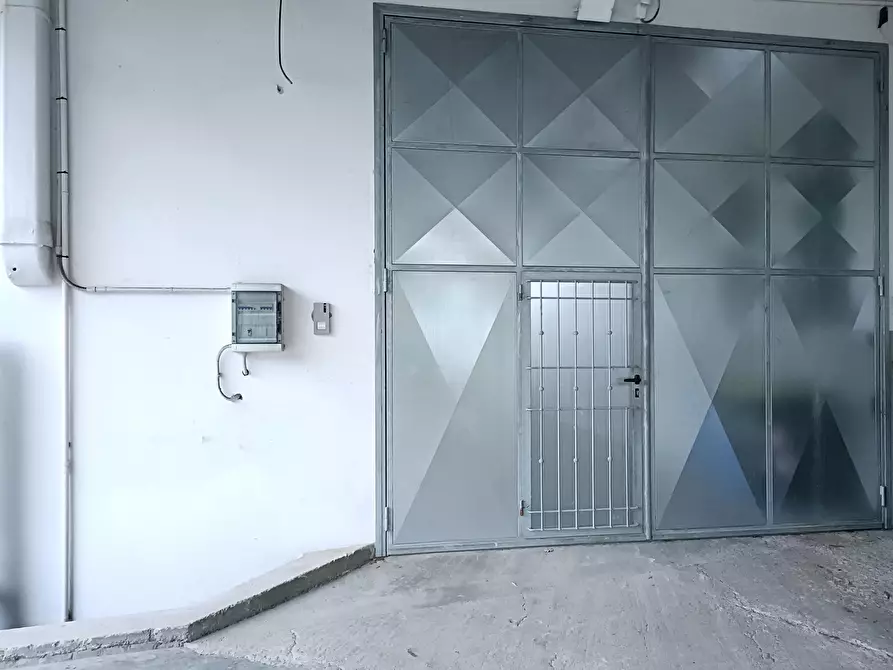 Immagine 10 di Attività artigianale in affitto  a Empoli