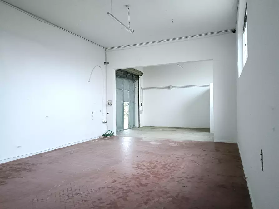 Immagine 12 di Attività artigianale in affitto  a Empoli