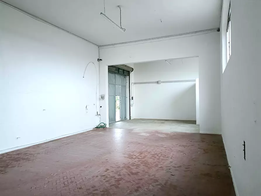 Immagine 4 di Attività artigianale in affitto  a Empoli