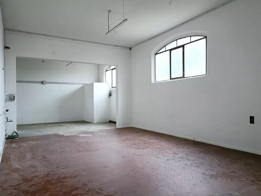 Immagine 7 di Attività artigianale in affitto  a Empoli