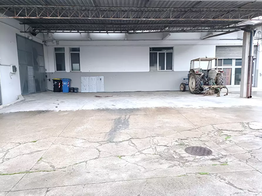 Immagine 9 di Attività artigianale in affitto  a Empoli