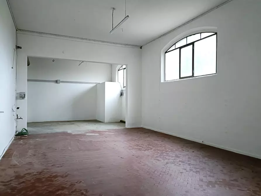 Immagine 3 di Attività artigianale in affitto  a Empoli