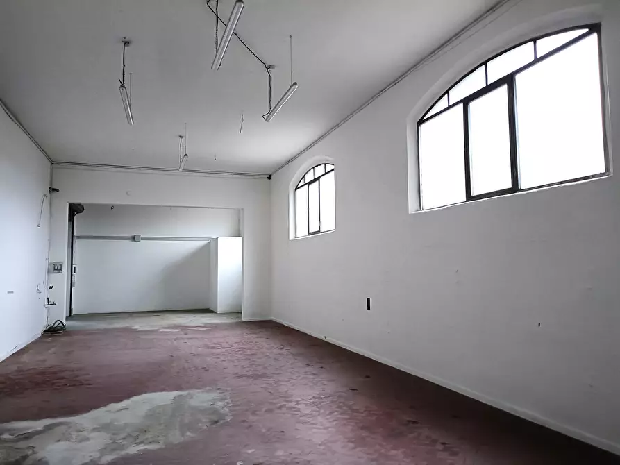 Immagine 14 di Attività artigianale in affitto  a Empoli