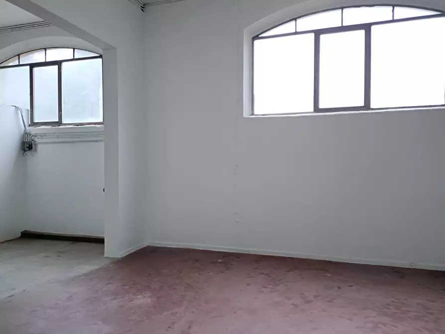 Immagine 17 di Attività artigianale in affitto  a Empoli