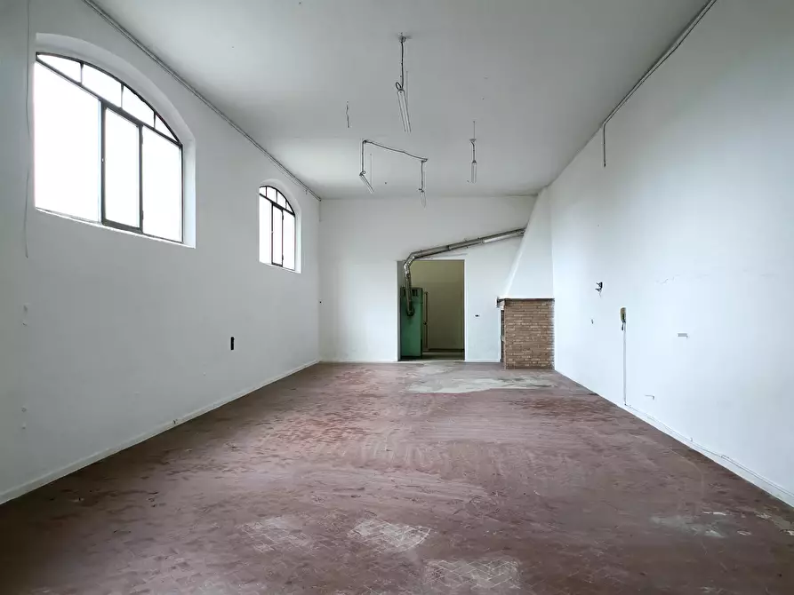 Immagine 1 di Attività artigianale in affitto  a Empoli