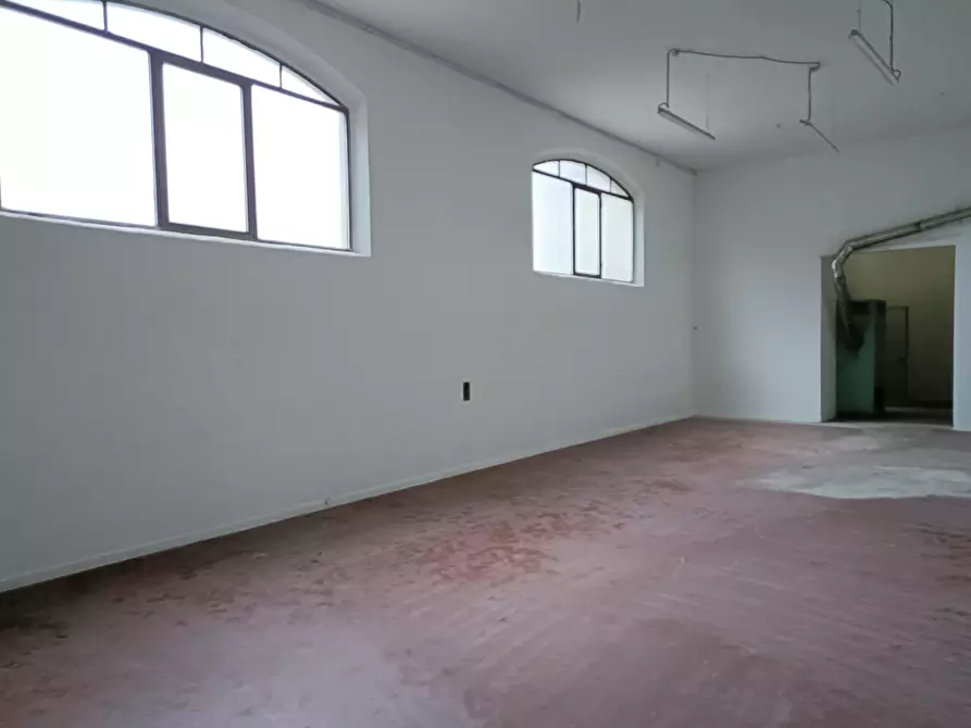 Immagine 6 di Attività artigianale in affitto  a Empoli