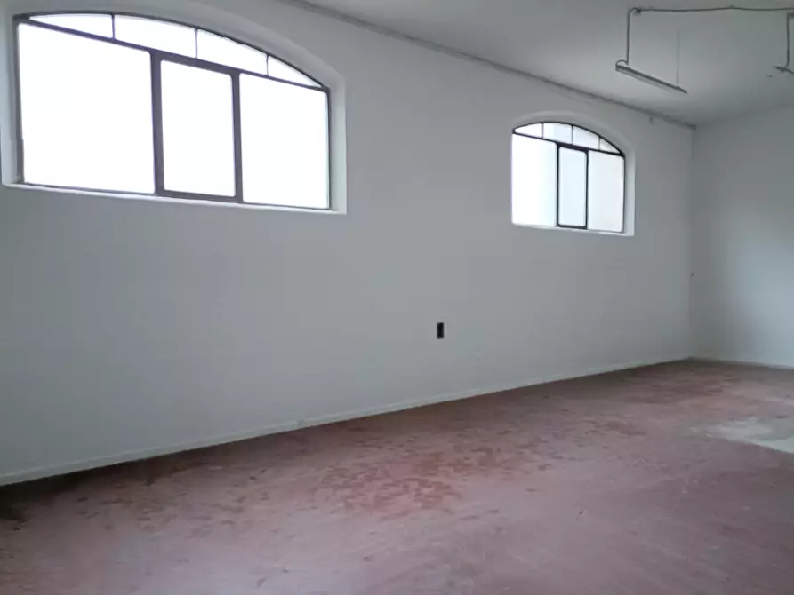 Immagine 2 di Attività artigianale in affitto  a Empoli