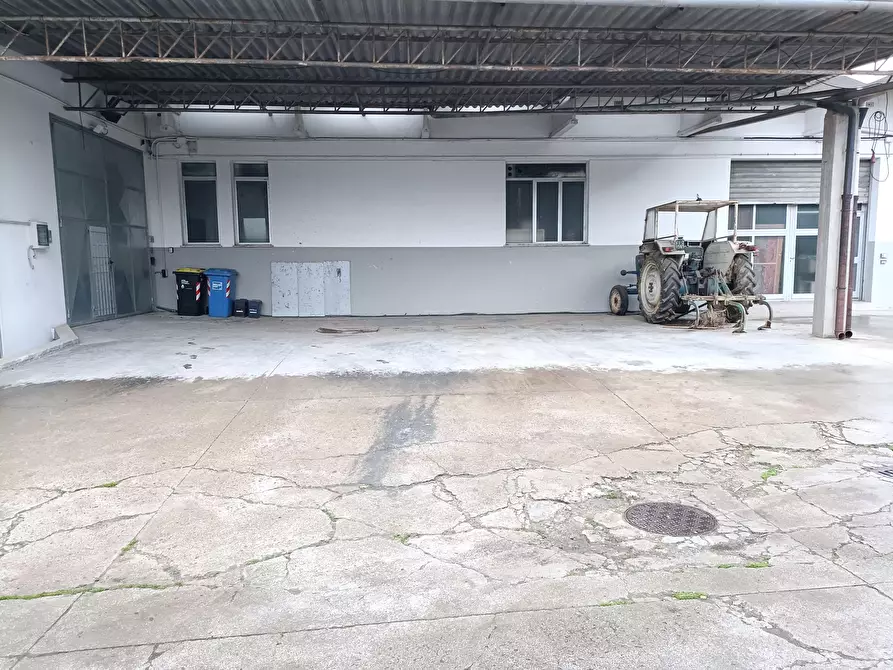 Immagine 20 di Attività artigianale in affitto  a Empoli