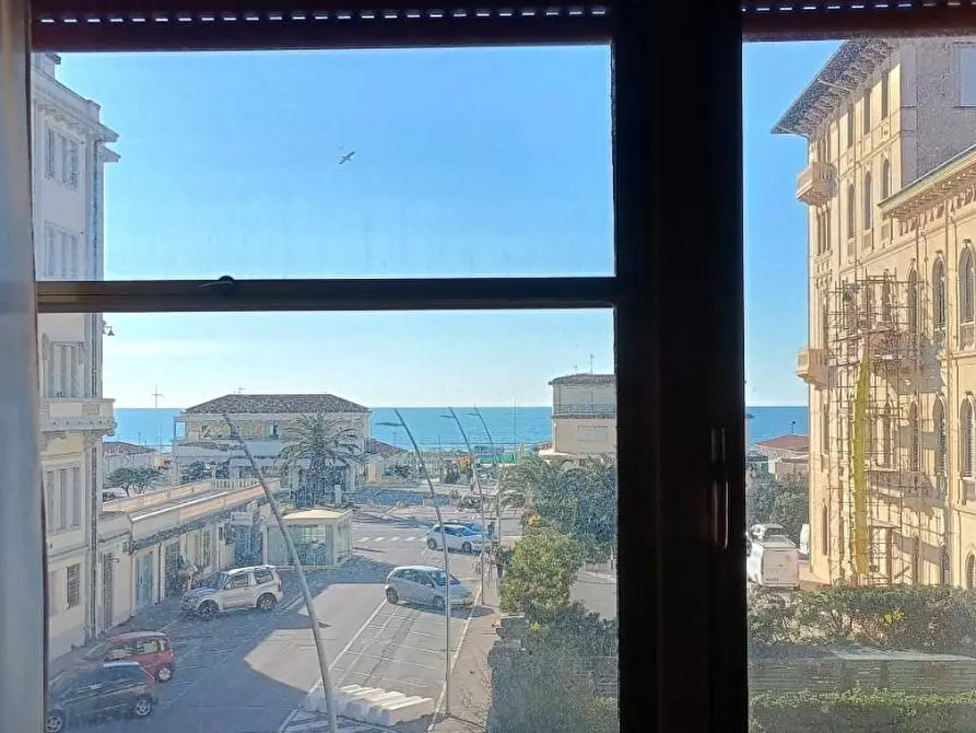 Immagine 44 di Appartamento in vendita  a Viareggio