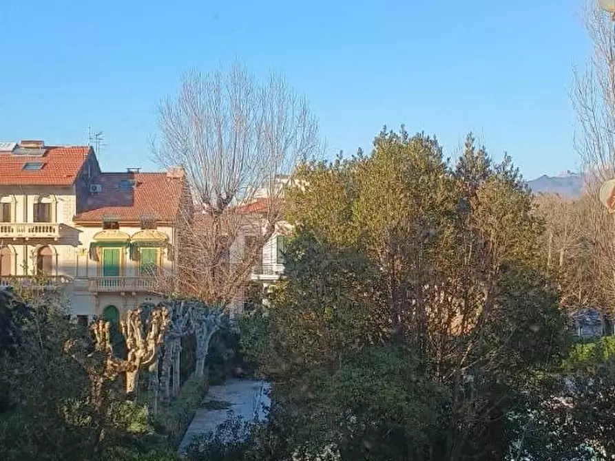Immagine 62 di Appartamento in vendita  a Viareggio