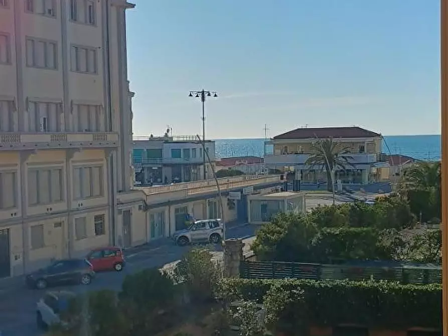Immagine 58 di Appartamento in vendita  a Viareggio