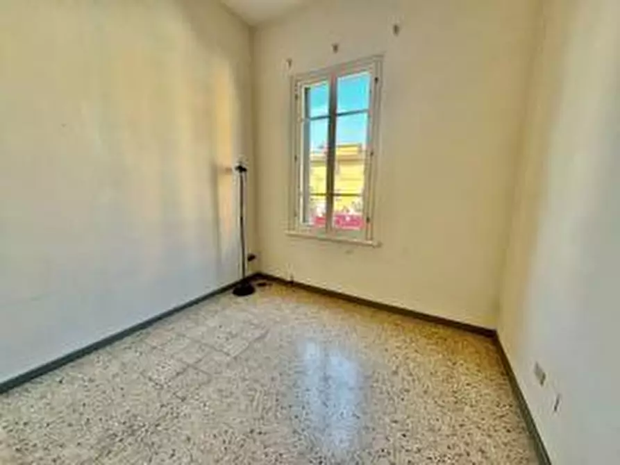 Immagine 12 di Ufficio in affitto  a Pontedera