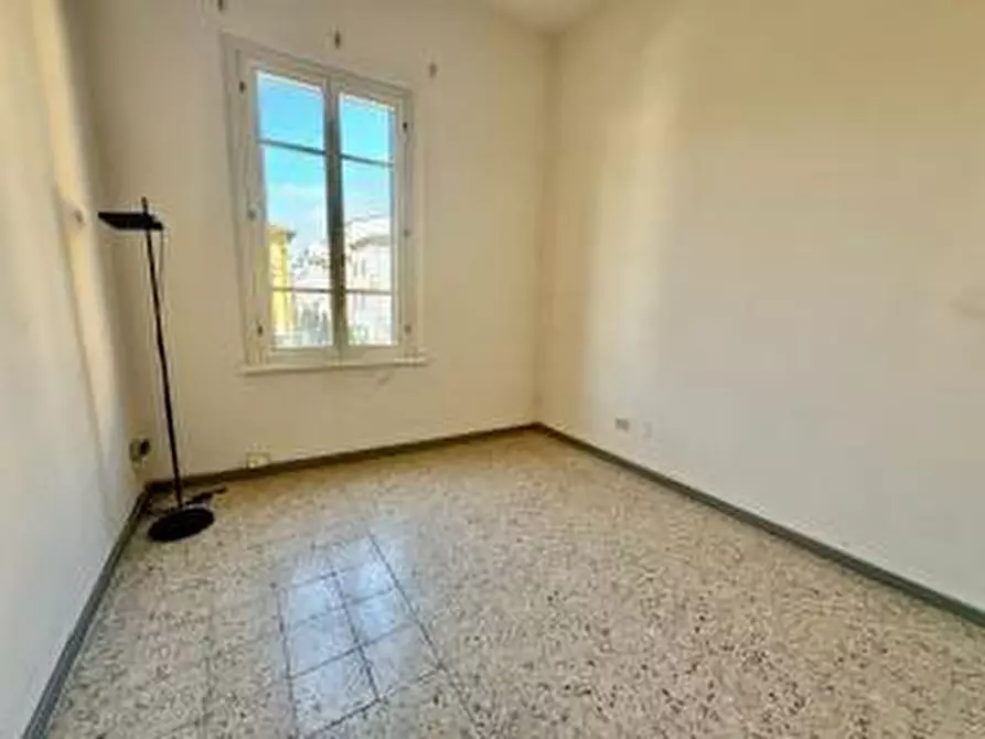 Immagine 11 di Ufficio in affitto  a Pontedera