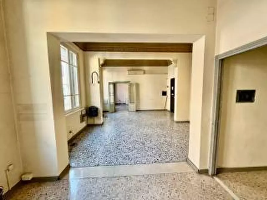 Immagine 15 di Ufficio in affitto  a Pontedera