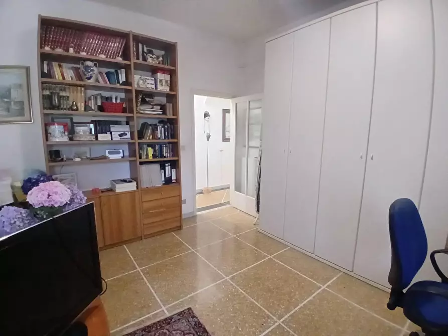 Immagine 18 di Appartamento in vendita  a Livorno