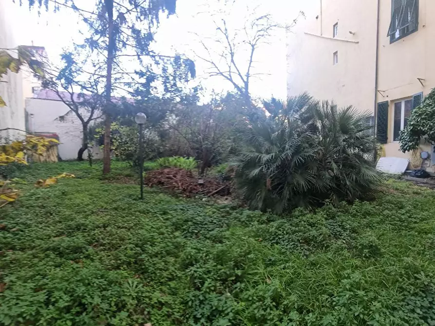 Immagine 42 di Appartamento in vendita  a Livorno