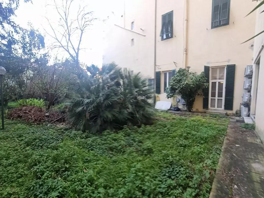 Immagine 43 di Appartamento in vendita  a Livorno