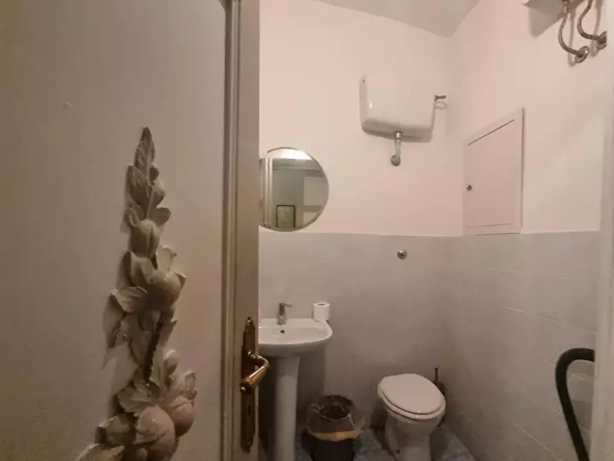 Immagine 14 di Appartamento in vendita  a Livorno