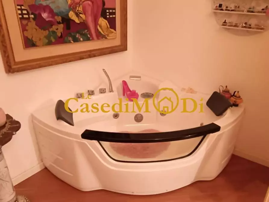 Immagine 44 di Appartamento in vendita  a Livorno