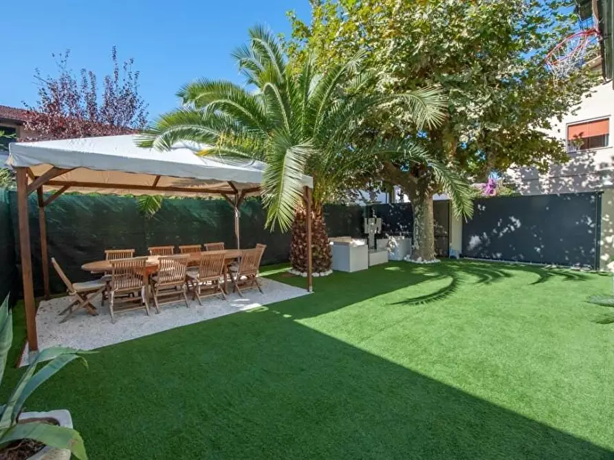 Immagine 5 di Villa in affitto  a Forte Dei Marmi