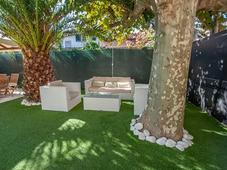 Immagine 2 di Villa in affitto  a Forte Dei Marmi