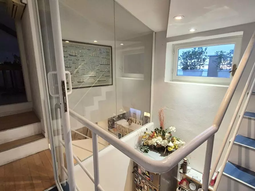 Immagine 71 di Mansarda in vendita  a Viareggio