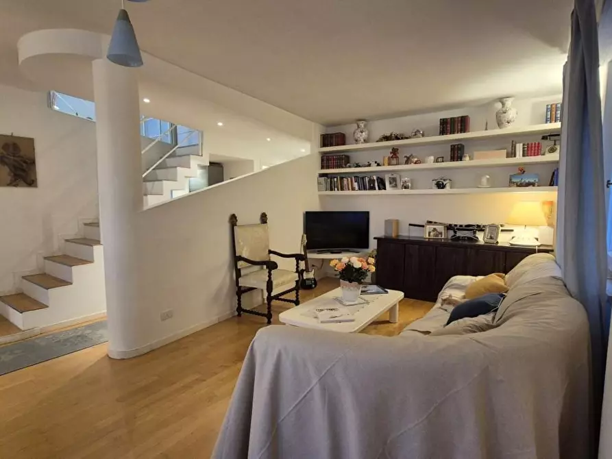 Immagine 6 di Mansarda in vendita  a Viareggio