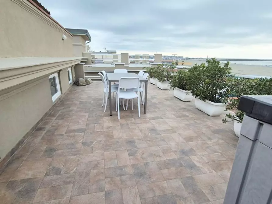 Immagine 74 di Mansarda in vendita  a Viareggio