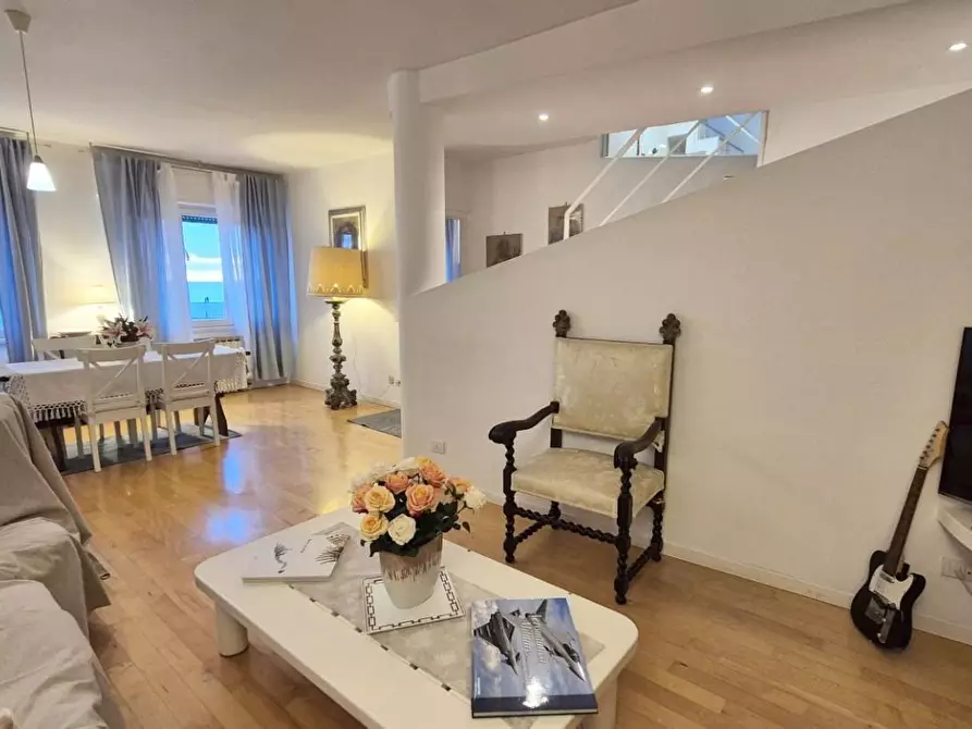 Immagine 13 di Mansarda in vendita  a Viareggio