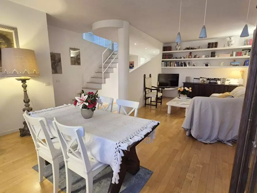 Immagine 5 di Mansarda in vendita  a Viareggio