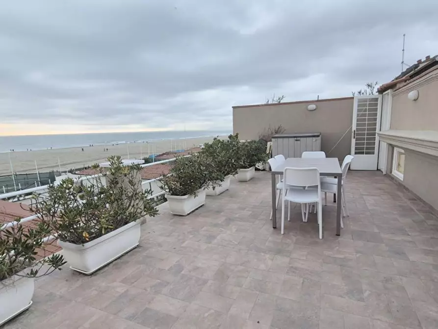 Immagine 80 di Mansarda in vendita  a Viareggio